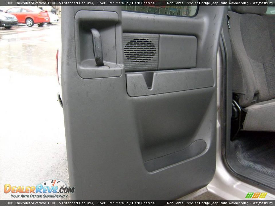 2006 Chevrolet Silverado 1500 LS Extended Cab 4x4 Silver Birch Metallic / Dark Charcoal Photo #21