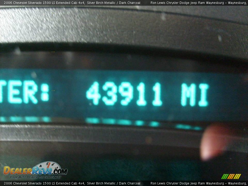 2006 Chevrolet Silverado 1500 LS Extended Cab 4x4 Silver Birch Metallic / Dark Charcoal Photo #25