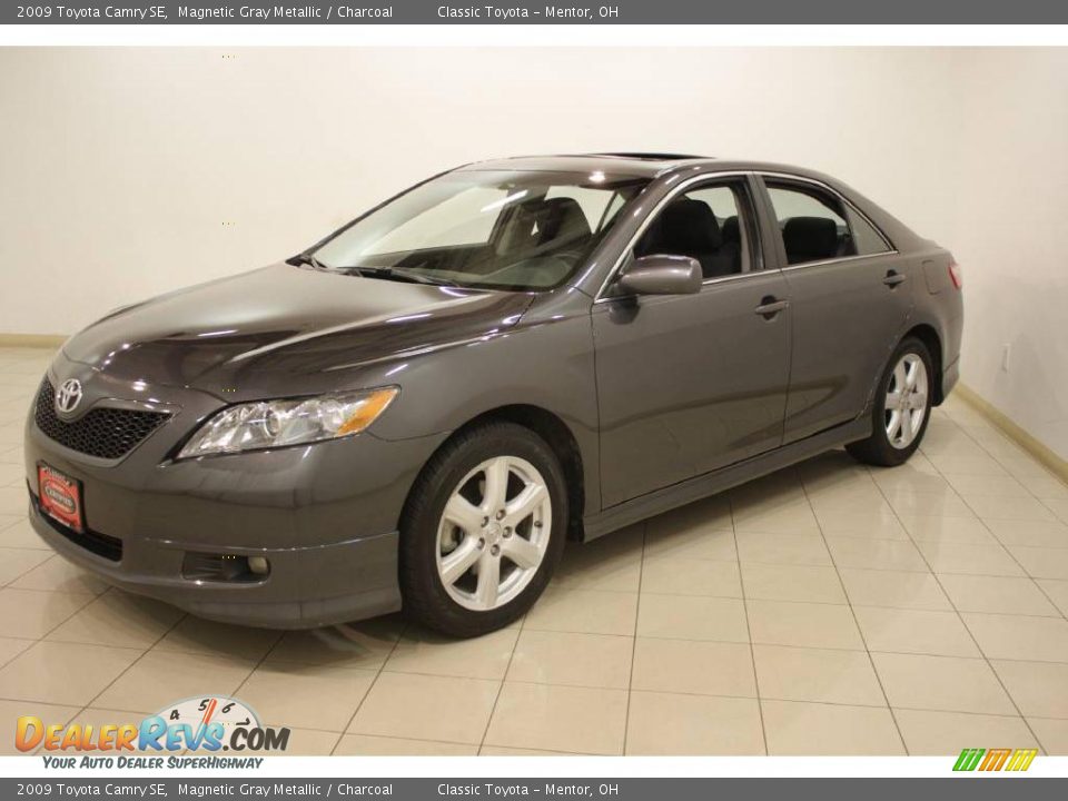 2009 Toyota Camry SE Magnetic Gray Metallic / Charcoal Photo #3