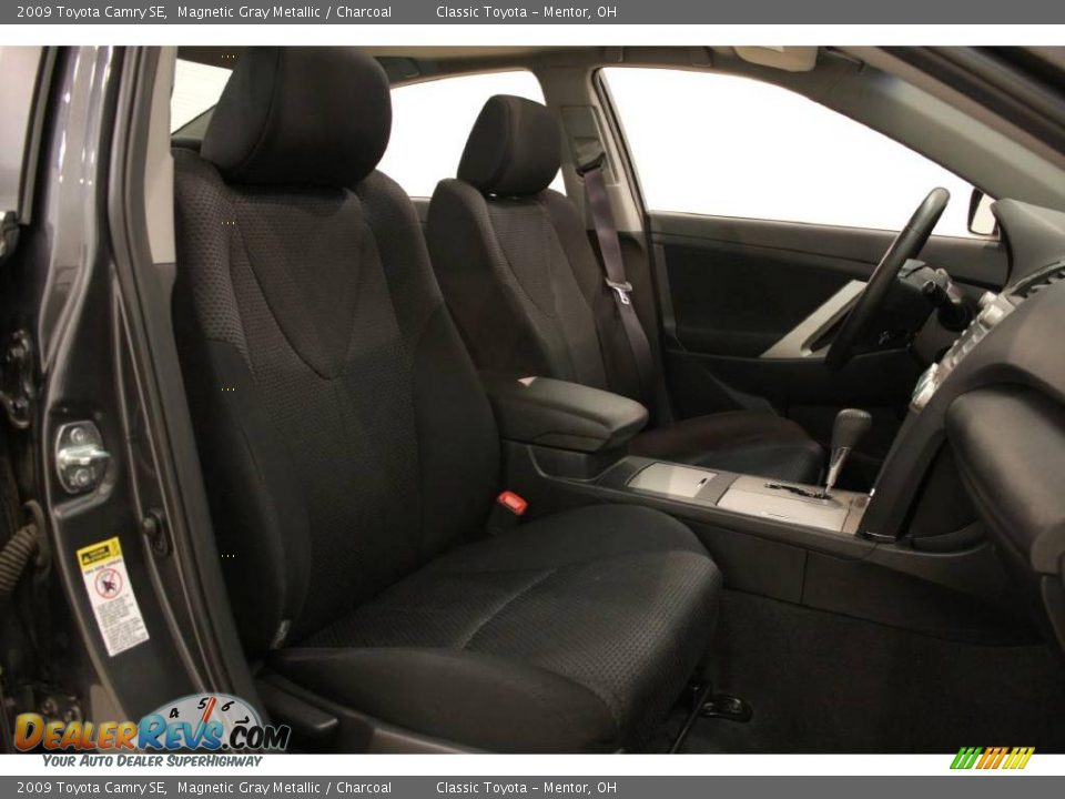 2009 Toyota Camry SE Magnetic Gray Metallic / Charcoal Photo #16