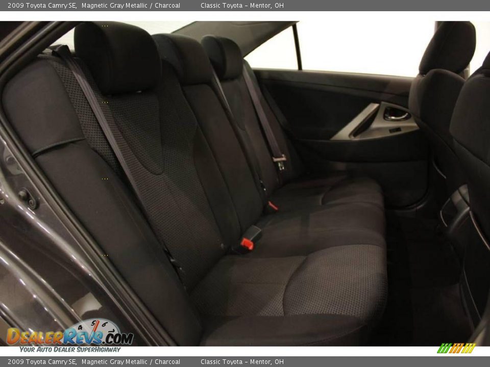 2009 Toyota Camry SE Magnetic Gray Metallic / Charcoal Photo #17