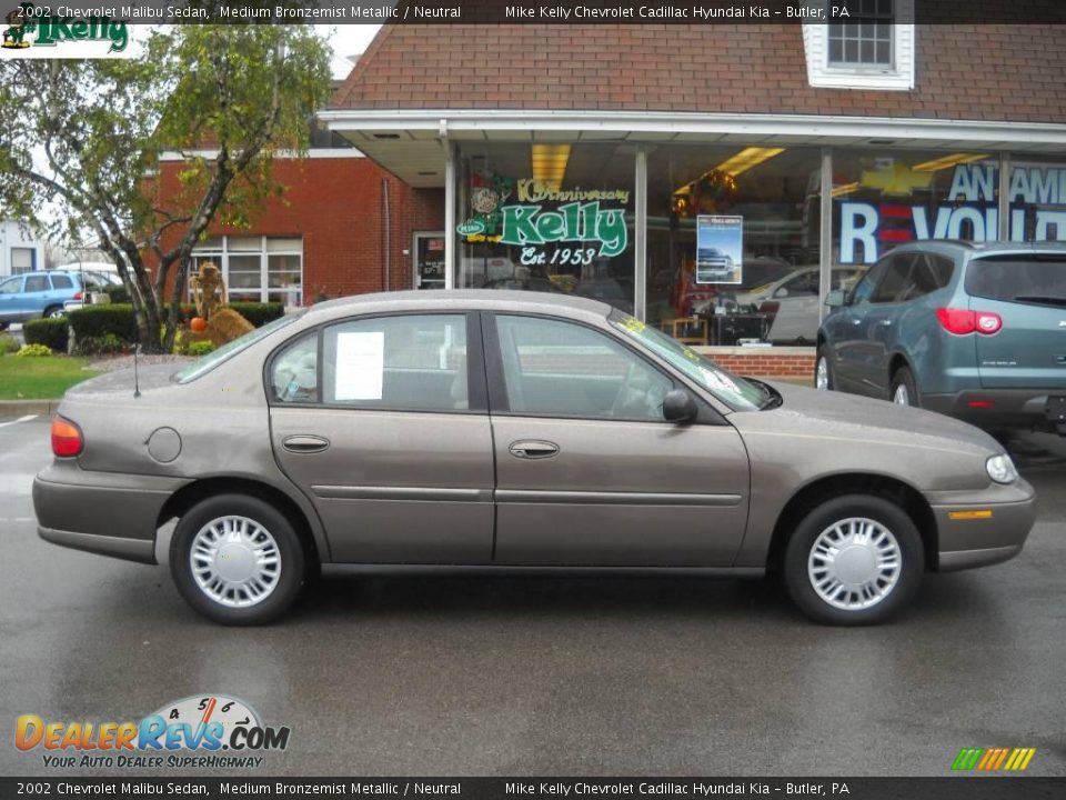 2002 Chevrolet Malibu Sedan Medium Bronzemist Metallic / Neutral Photo #2
