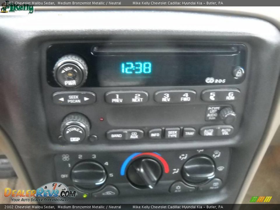 2002 Chevrolet Malibu Sedan Medium Bronzemist Metallic / Neutral Photo #17
