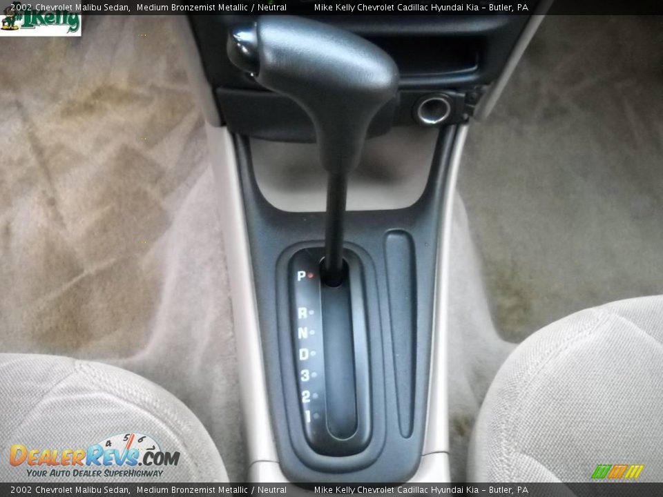 2002 Chevrolet Malibu Sedan Medium Bronzemist Metallic / Neutral Photo #18