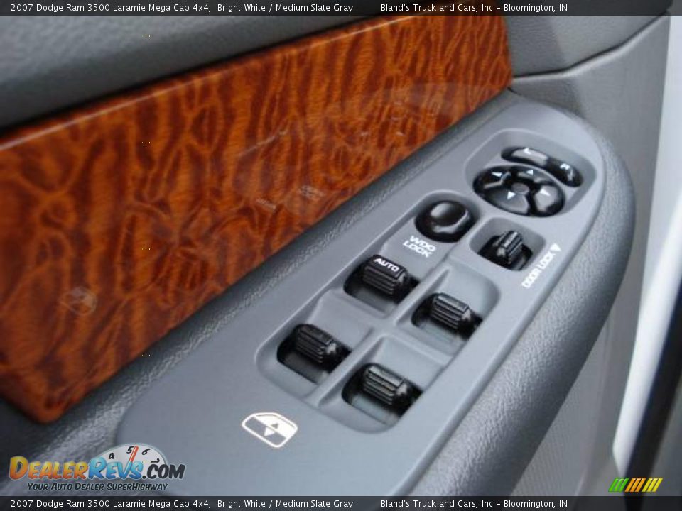 2007 Dodge Ram 3500 Laramie Mega Cab 4x4 Bright White / Medium Slate Gray Photo #16