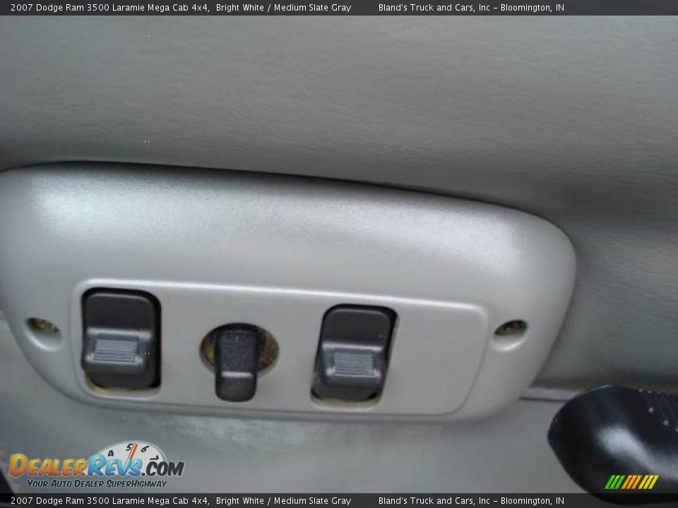2007 Dodge Ram 3500 Laramie Mega Cab 4x4 Bright White / Medium Slate Gray Photo #17