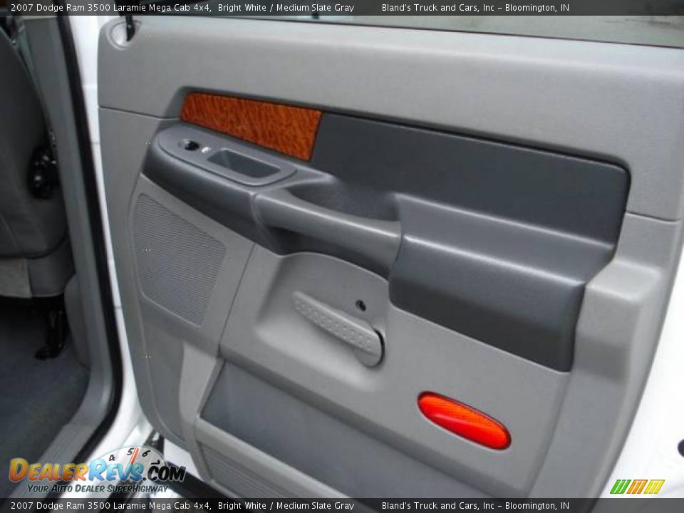 2007 Dodge Ram 3500 Laramie Mega Cab 4x4 Bright White / Medium Slate Gray Photo #31