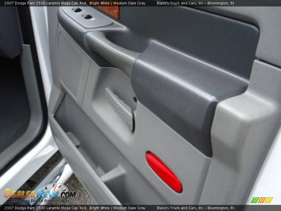 2007 Dodge Ram 3500 Laramie Mega Cab 4x4 Bright White / Medium Slate Gray Photo #33