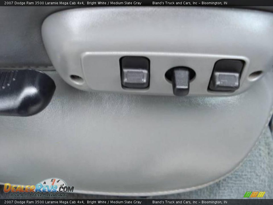 2007 Dodge Ram 3500 Laramie Mega Cab 4x4 Bright White / Medium Slate Gray Photo #34