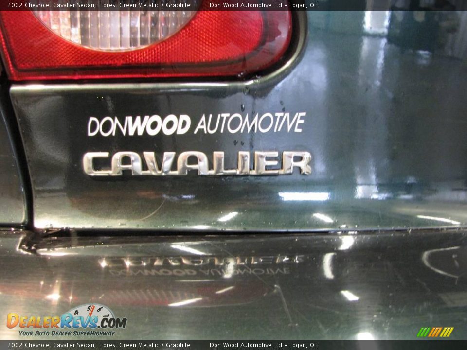 2002 Chevrolet Cavalier Sedan Forest Green Metallic / Graphite Photo #6