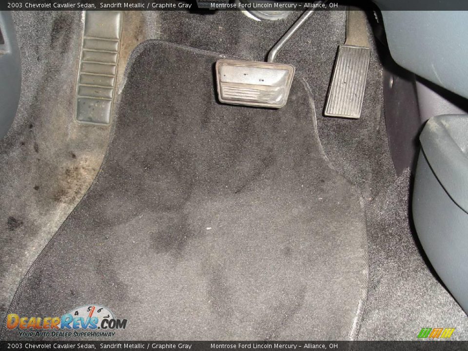 2003 Chevrolet Cavalier Sedan Sandrift Metallic / Graphite Gray Photo #28