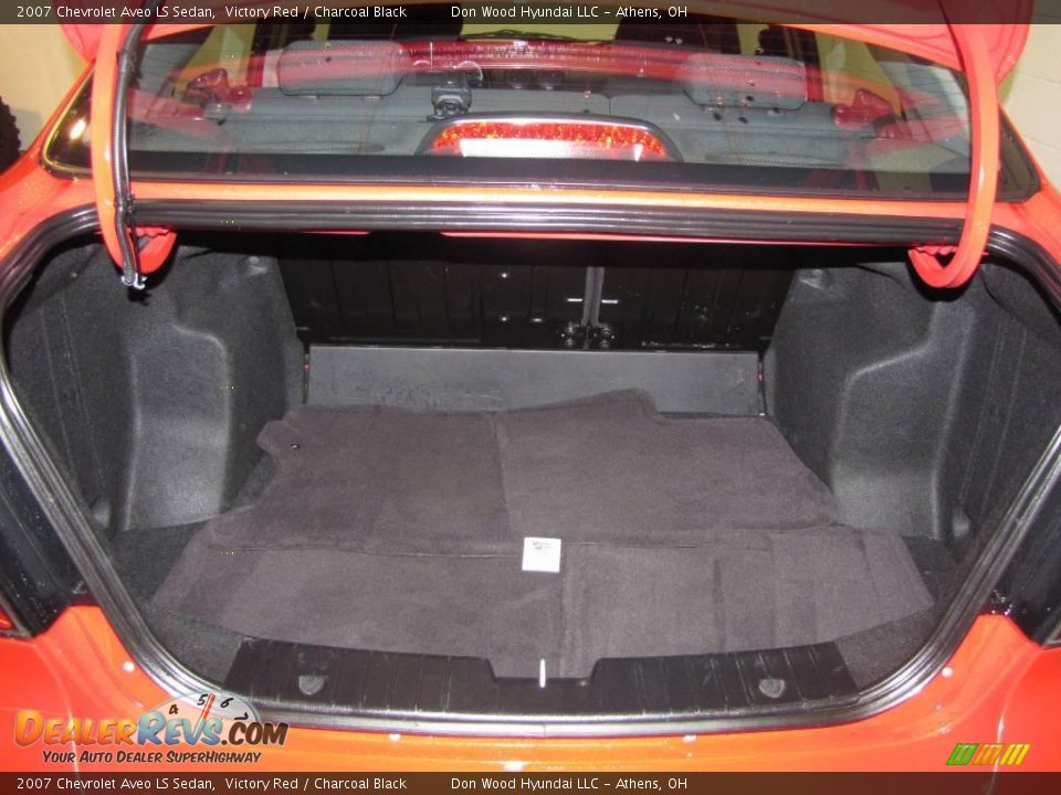 2007 Chevrolet Aveo LS Sedan Victory Red / Charcoal Black Photo #9