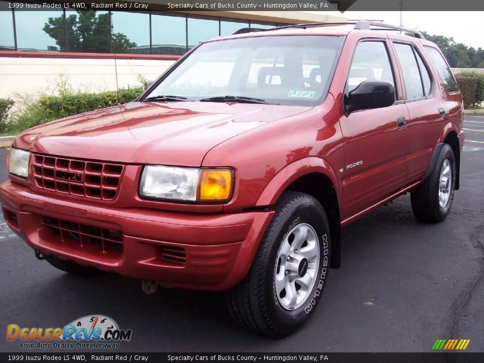 1999 Isuzu Rodeo LS 4WD Radiant Red / Gray Photo #5