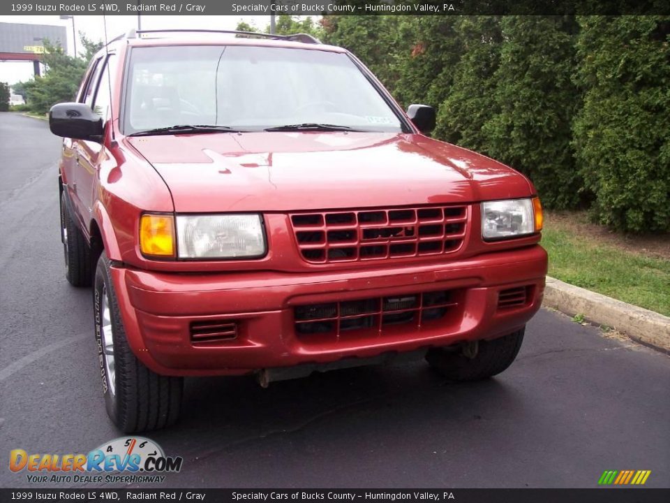 1999 Isuzu Rodeo LS 4WD Radiant Red / Gray Photo #7