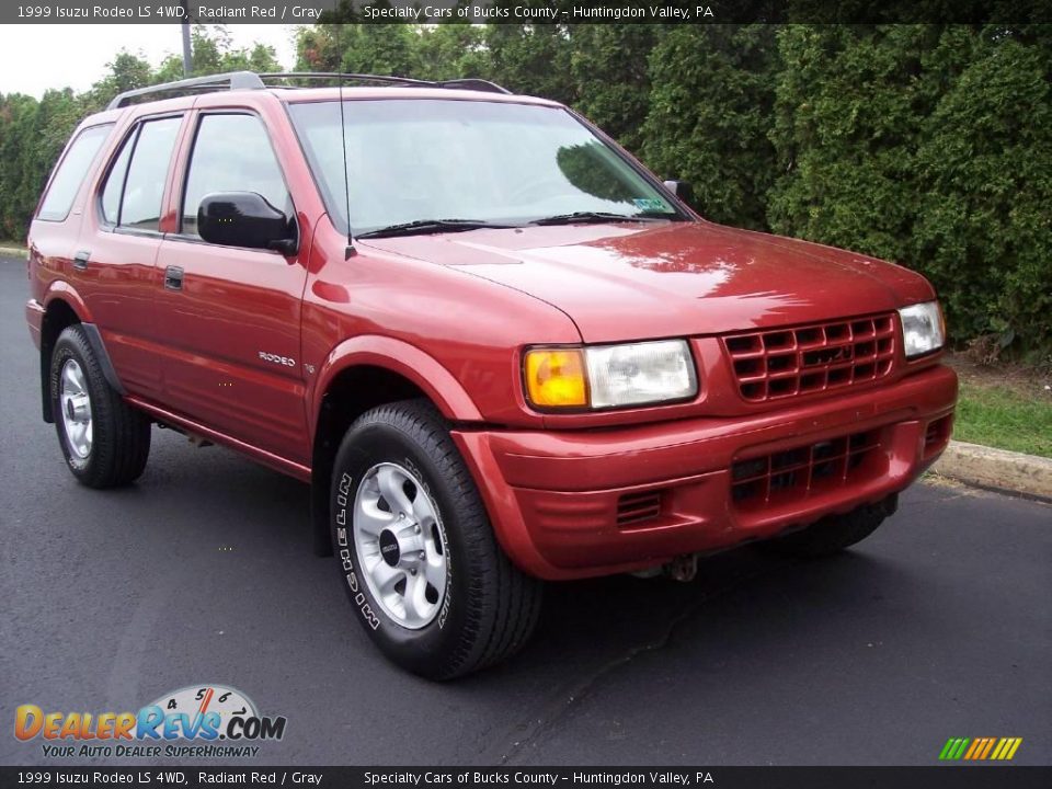 1999 Isuzu Rodeo LS 4WD Radiant Red / Gray Photo #8