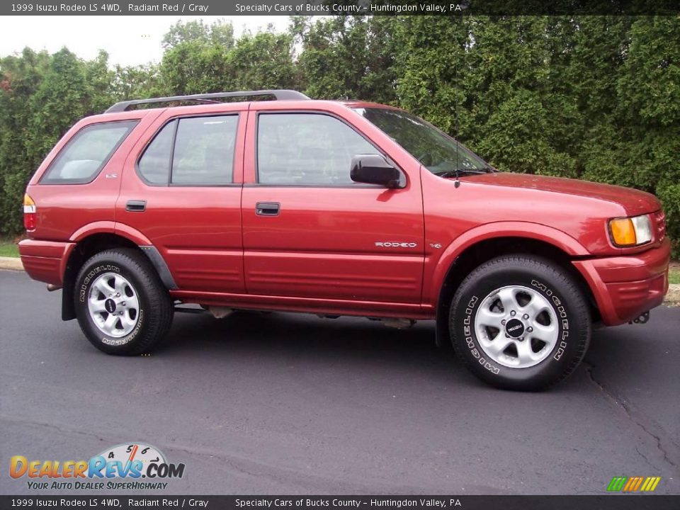 1999 Isuzu Rodeo LS 4WD Radiant Red / Gray Photo #10