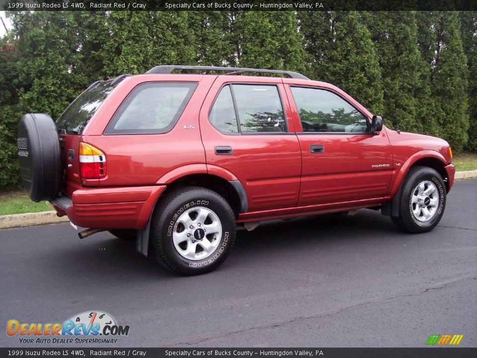 1999 Isuzu Rodeo LS 4WD Radiant Red / Gray Photo #12