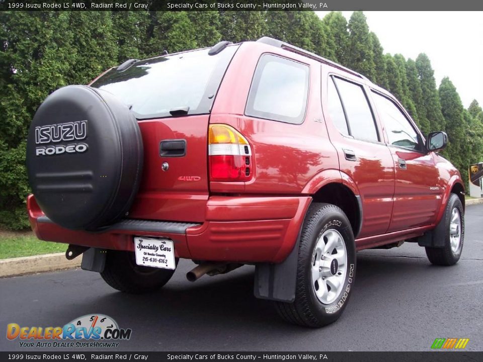 1999 Isuzu Rodeo LS 4WD Radiant Red / Gray Photo #16