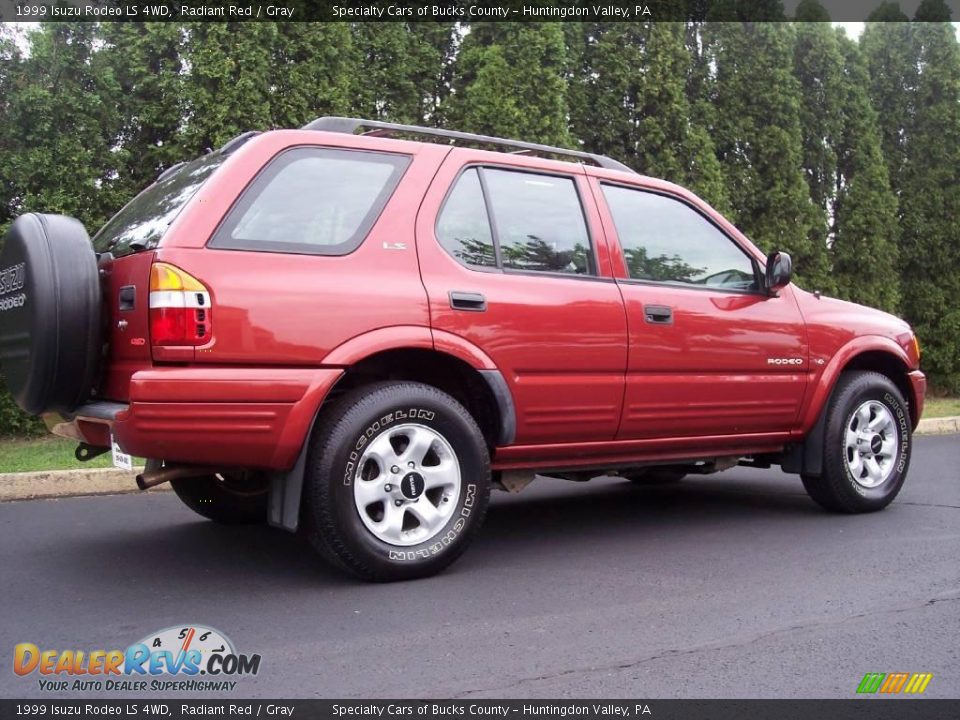 1999 Isuzu Rodeo LS 4WD Radiant Red / Gray Photo #17