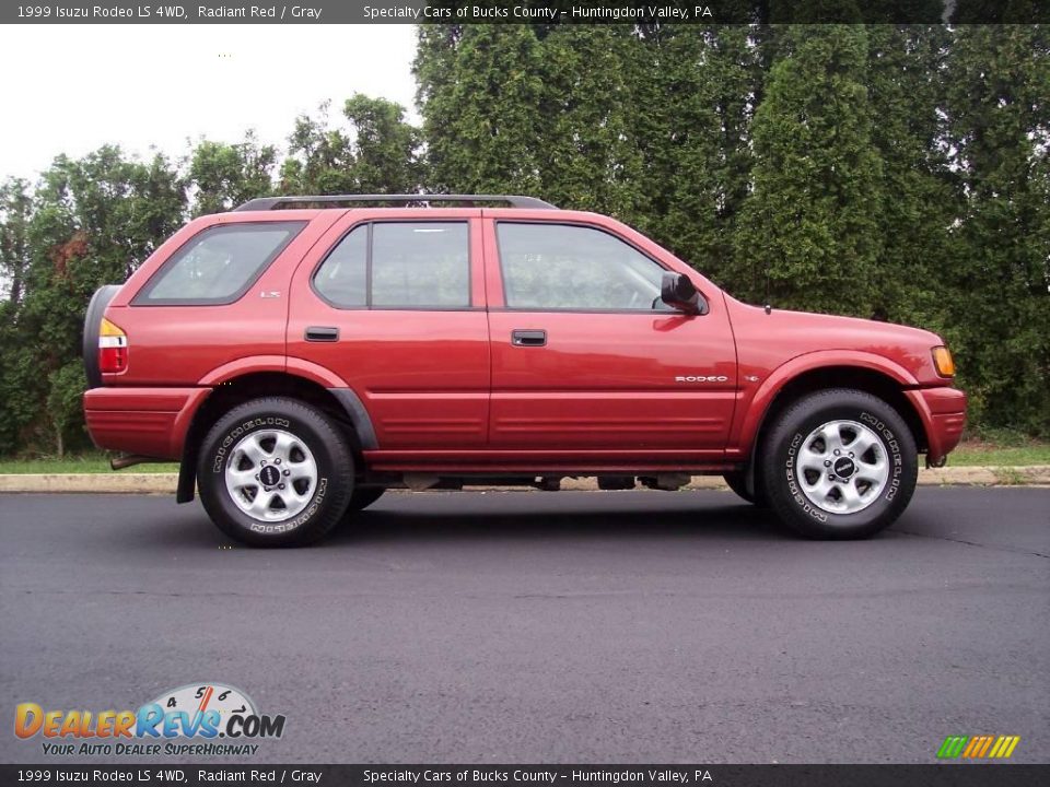 1999 Isuzu Rodeo LS 4WD Radiant Red / Gray Photo #18