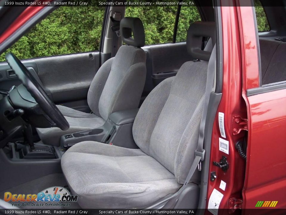 1999 Isuzu Rodeo LS 4WD Radiant Red / Gray Photo #25