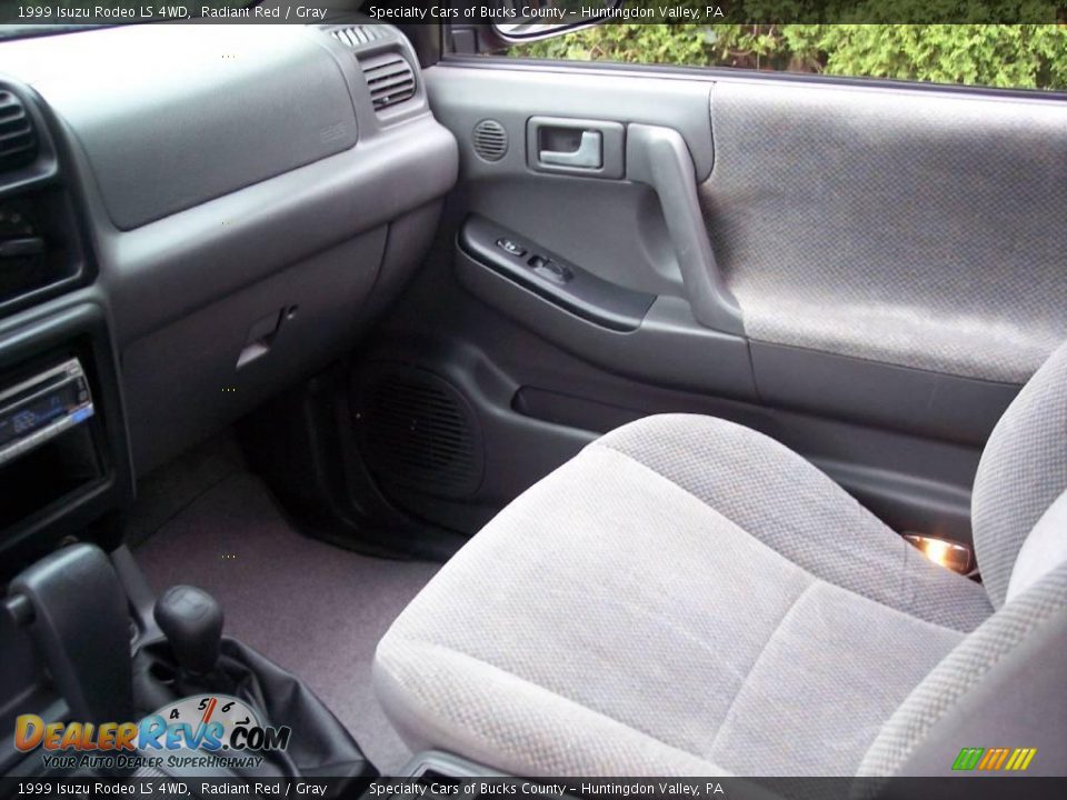 1999 Isuzu Rodeo LS 4WD Radiant Red / Gray Photo #27