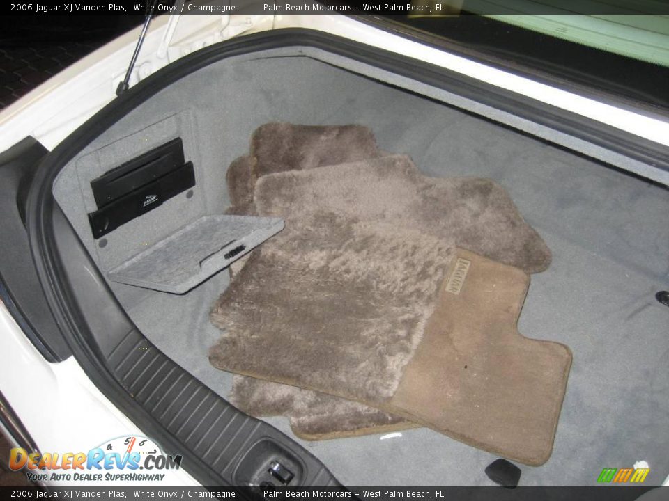2006 Jaguar XJ Vanden Plas White Onyx / Champagne Photo #6