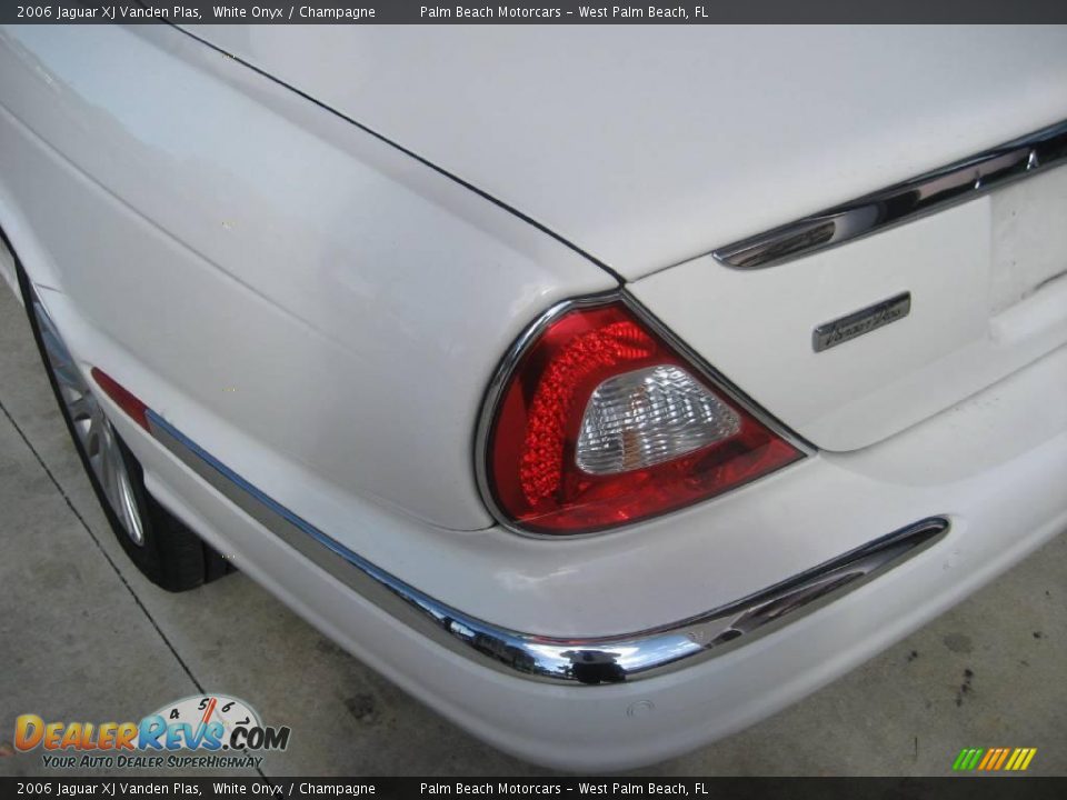 2006 Jaguar XJ Vanden Plas White Onyx / Champagne Photo #7