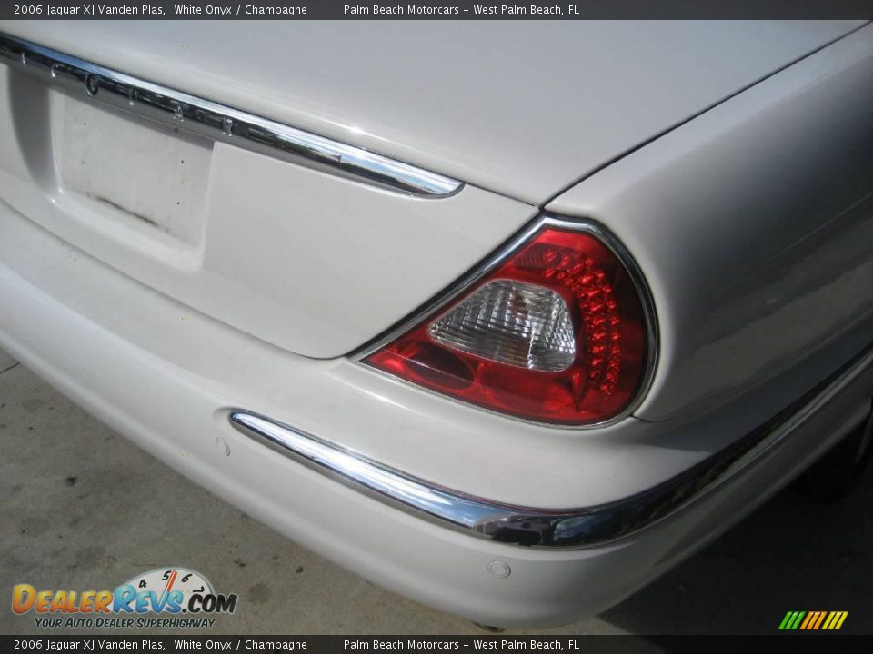 2006 Jaguar XJ Vanden Plas White Onyx / Champagne Photo #8