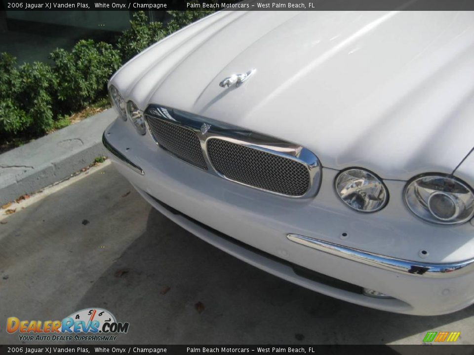 2006 Jaguar XJ Vanden Plas White Onyx / Champagne Photo #10
