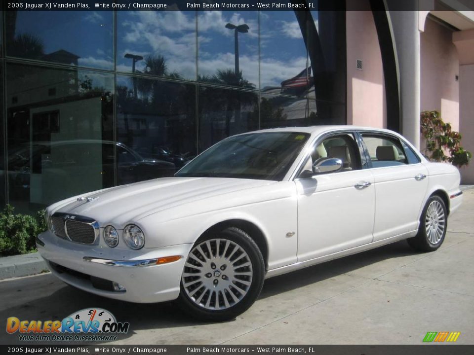 2006 Jaguar XJ Vanden Plas White Onyx / Champagne Photo #13