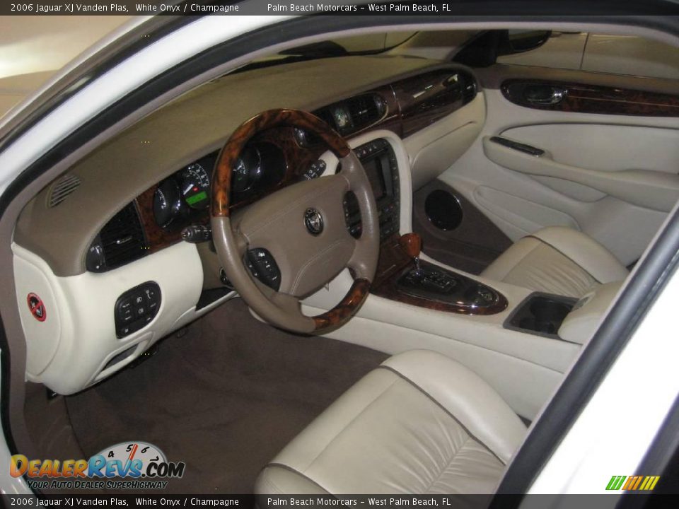 2006 Jaguar XJ Vanden Plas White Onyx / Champagne Photo #14