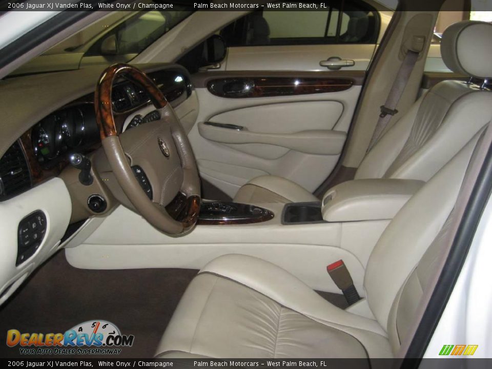2006 Jaguar XJ Vanden Plas White Onyx / Champagne Photo #16