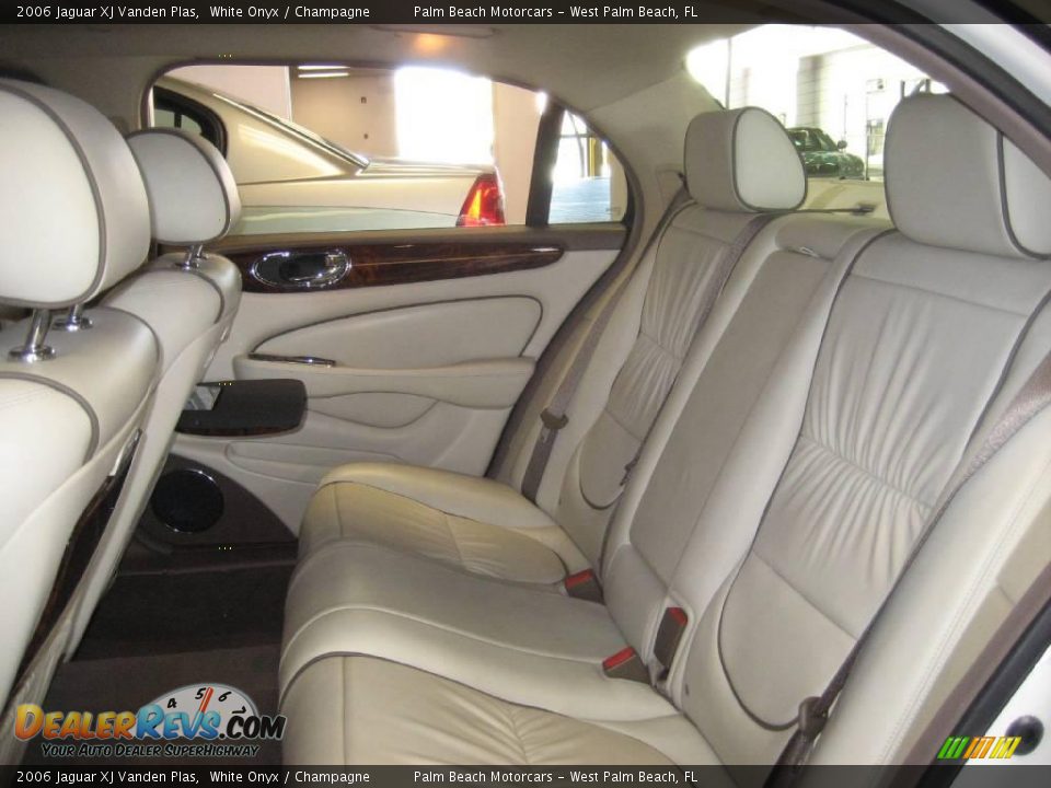 2006 Jaguar XJ Vanden Plas White Onyx / Champagne Photo #20