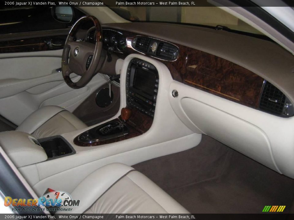 2006 Jaguar XJ Vanden Plas White Onyx / Champagne Photo #23