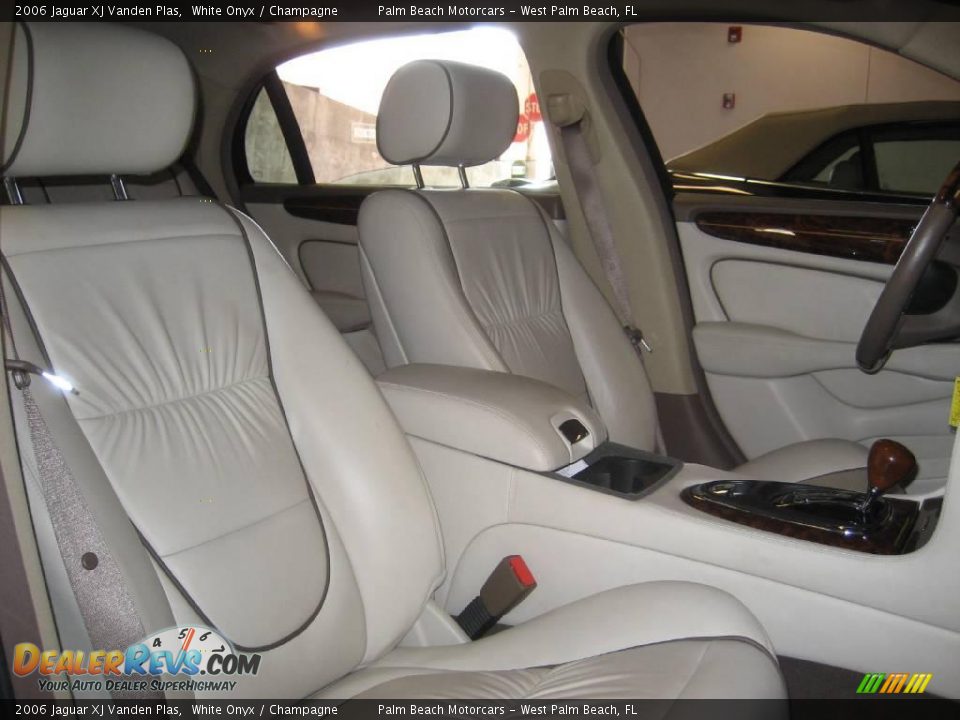 2006 Jaguar XJ Vanden Plas White Onyx / Champagne Photo #25