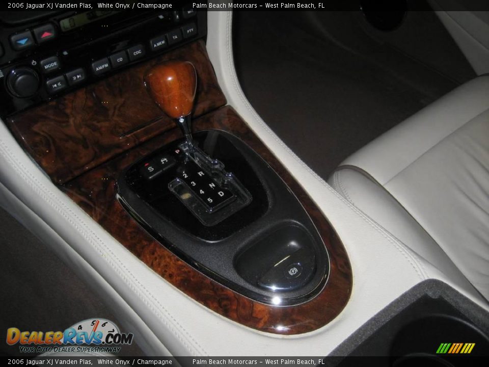 2006 Jaguar XJ Vanden Plas White Onyx / Champagne Photo #27