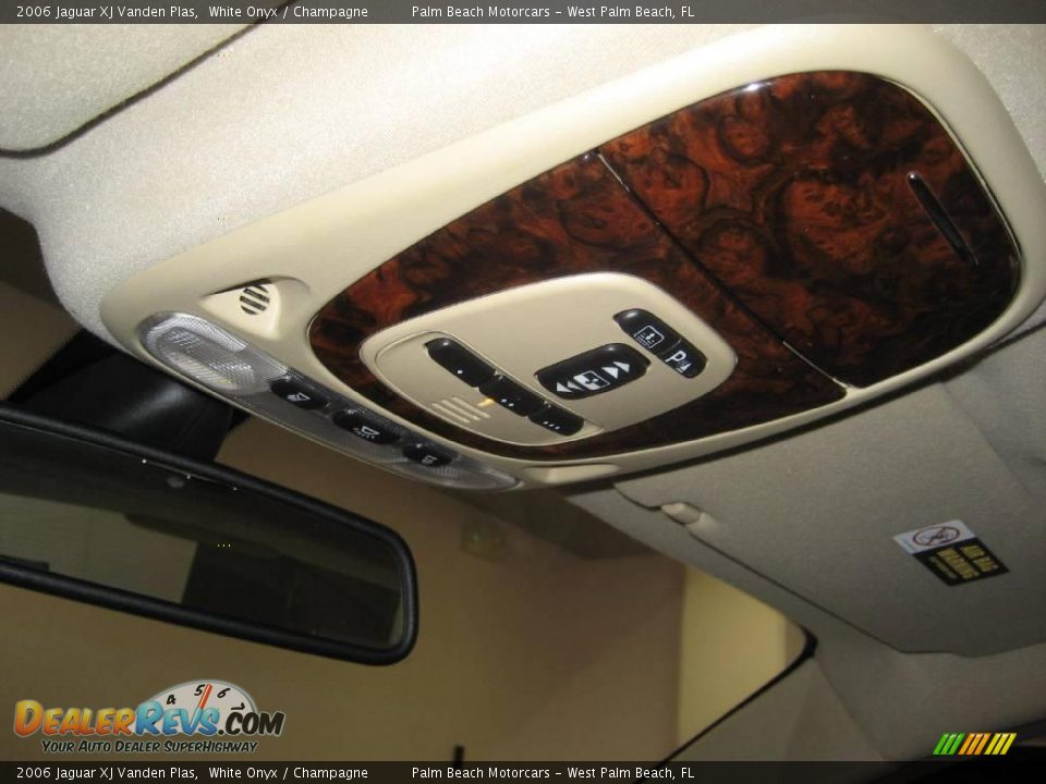 2006 Jaguar XJ Vanden Plas White Onyx / Champagne Photo #32