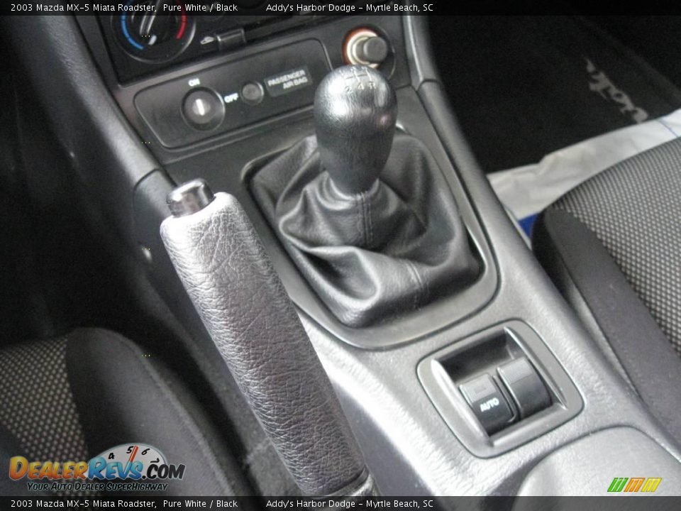2003 Mazda MX-5 Miata Roadster Pure White / Black Photo #24