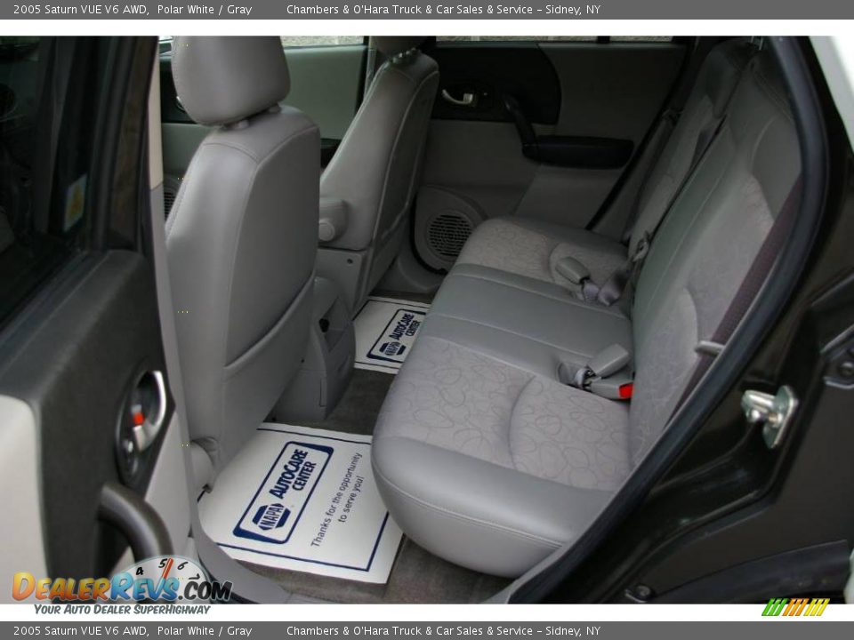 2005 Saturn VUE V6 AWD Polar White / Gray Photo #4