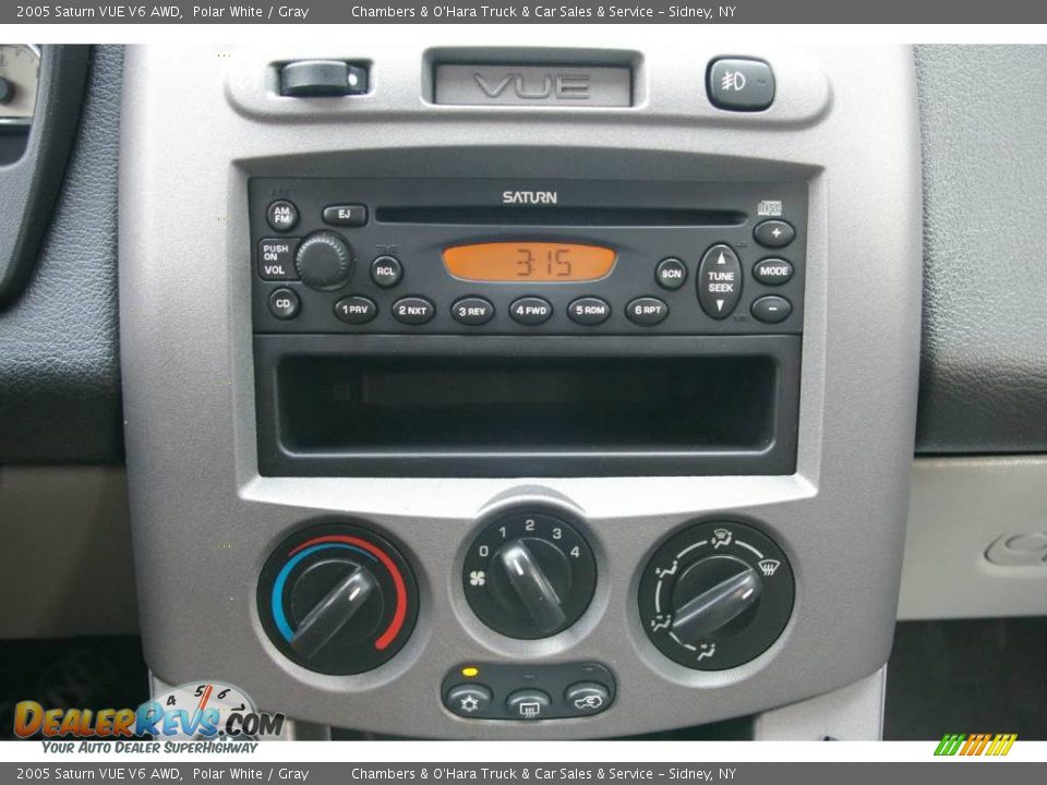 2005 Saturn VUE V6 AWD Polar White / Gray Photo #6