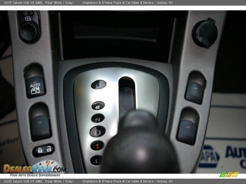 2005 Saturn VUE V6 AWD Polar White / Gray Photo #8