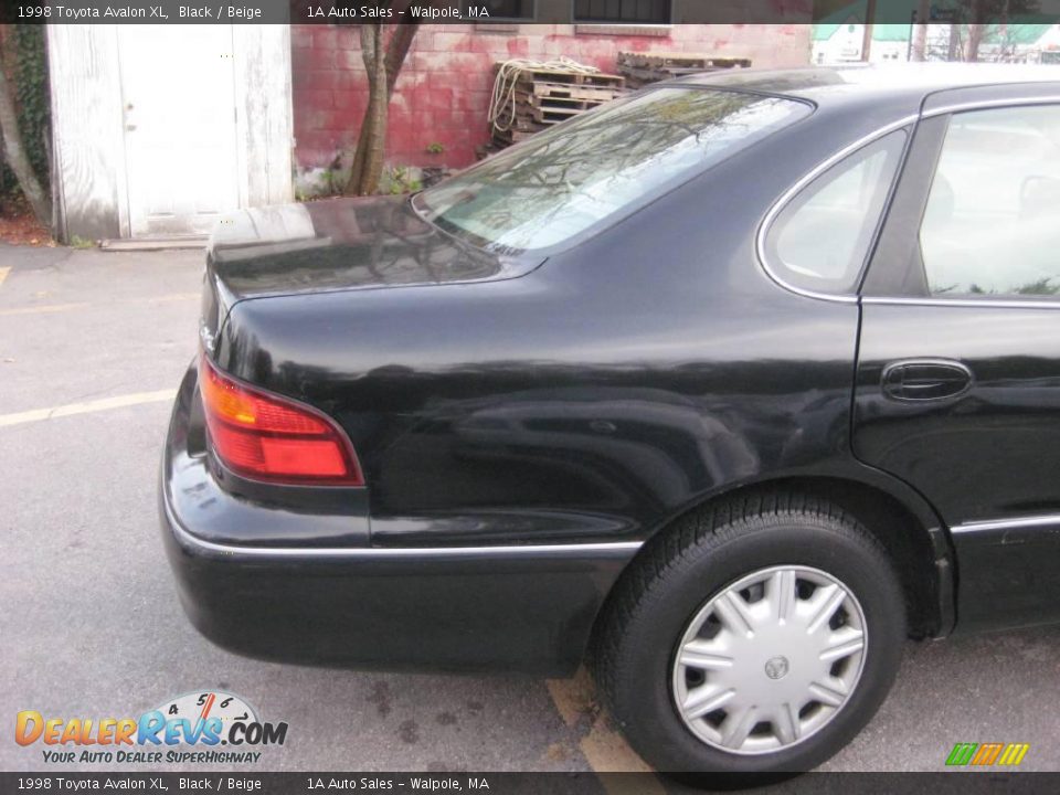 1998 Toyota Avalon XL Black / Beige Photo #16