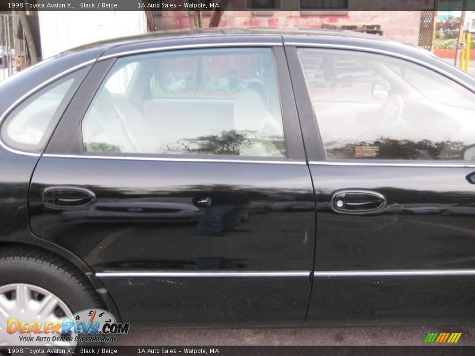1998 Toyota Avalon XL Black / Beige Photo #17