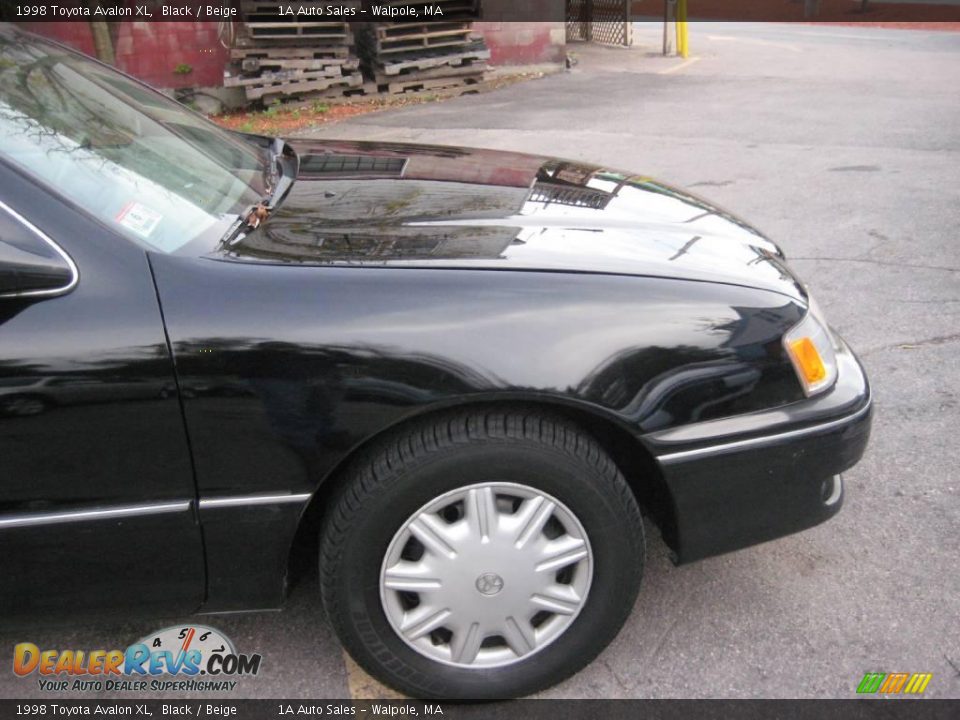 1998 Toyota Avalon XL Black / Beige Photo #18