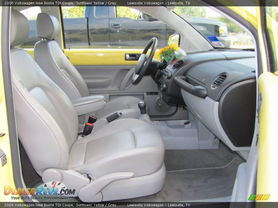 2006 Volkswagen New Beetle TDI Coupe Sunflower Yellow / Grey Photo #10