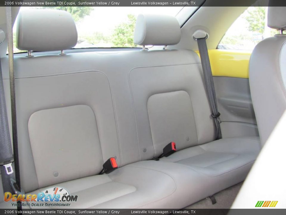 2006 Volkswagen New Beetle TDI Coupe Sunflower Yellow / Grey Photo #11
