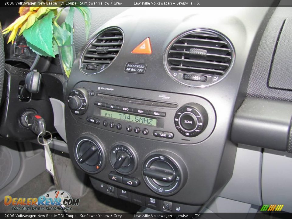 2006 Volkswagen New Beetle TDI Coupe Sunflower Yellow / Grey Photo #16