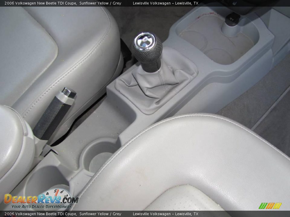 2006 Volkswagen New Beetle TDI Coupe Sunflower Yellow / Grey Photo #17