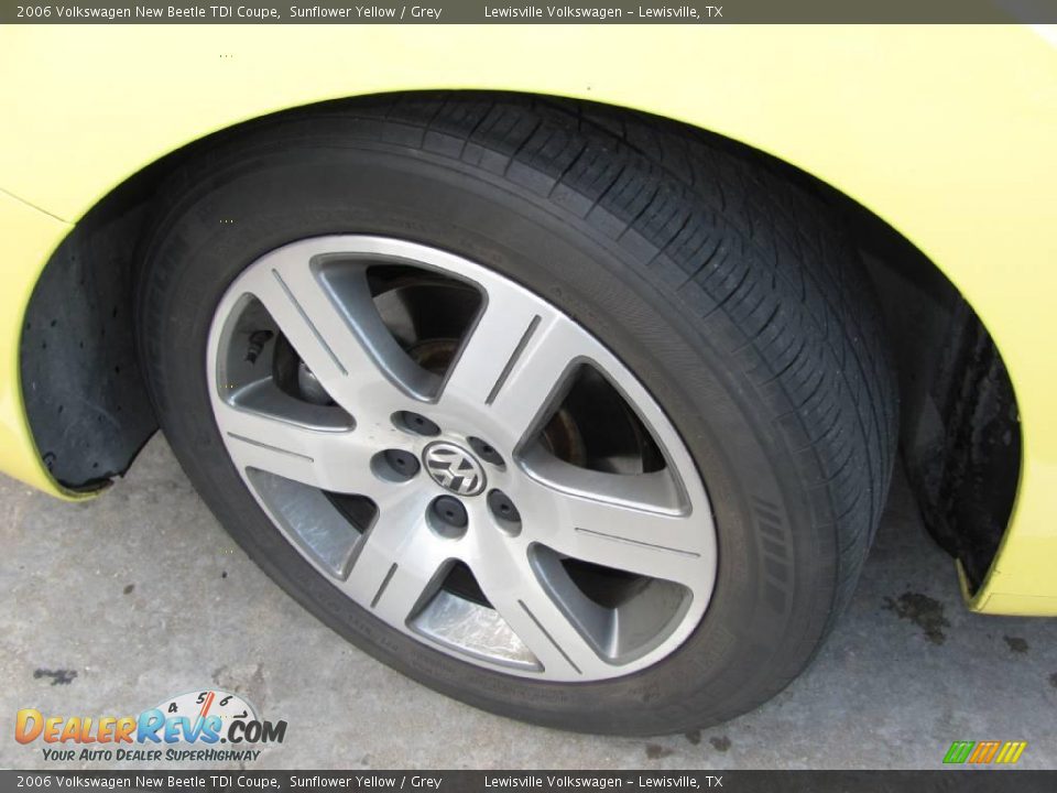 2006 Volkswagen New Beetle TDI Coupe Sunflower Yellow / Grey Photo #19